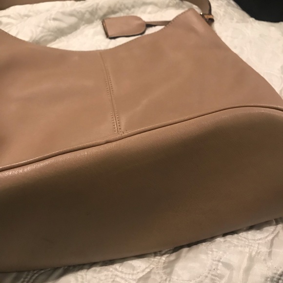 EUC Tory Burch Priscilla bag in Almond - Picture 4 of 8